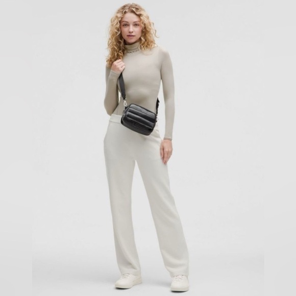 lululemon athletica Handbags - NWT Lululemon Everywhere Crossbody Bag 2L Wunder Puff